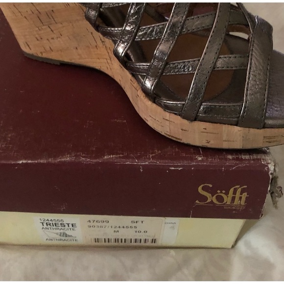Sofft size 10 silver metallic open toe platform wedge w/ box like new - Picture 8 of 12